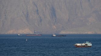 Navio de carga iraniano apreendido no Golfo de Omã em meio à escalada de tensões militares.