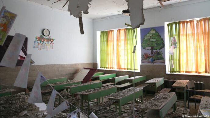 Escolas iranianas suspendem atividades presenciais devido a conflitos e restrições de internet.