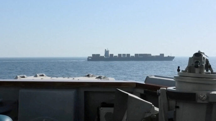 Navio cargueiro iraniano apreendido por forças americanas no Mar da Arábia