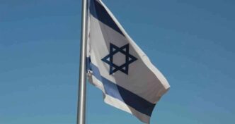 Representantes diplomáticos de Israel e Líbano em reunião nos Estados Unidos.