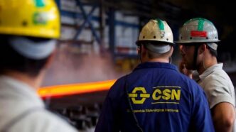 Gráfico de desempenho das ações da CSN e CSN Mineração no mercado financeiro.