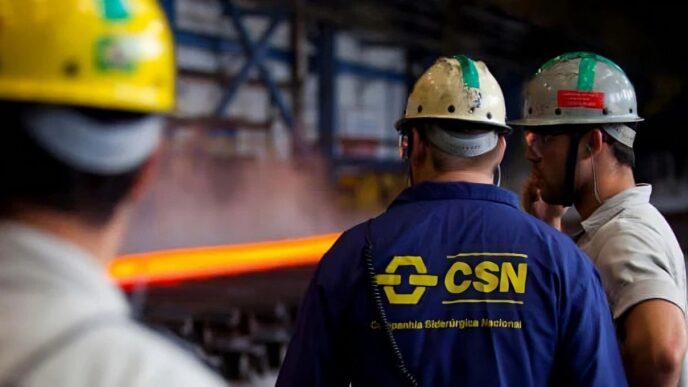 Gráfico de desempenho das ações da CSN e CSN Mineração no mercado financeiro.