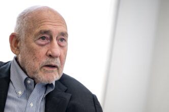 Joseph Stiglitz, economista Nobel, discutindo desigualdade e política econômica.