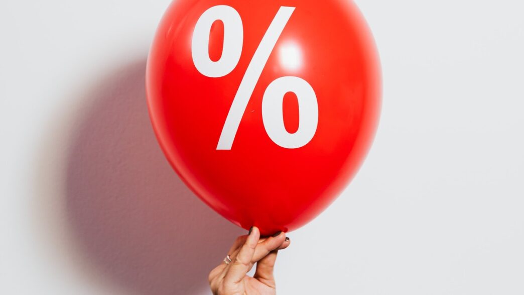 Gráfico representando a variação das taxas de juros no mercado financeiro.