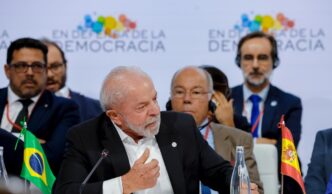 Presidente Lula participa de fórum internacional sobre democracia na Espanha.
