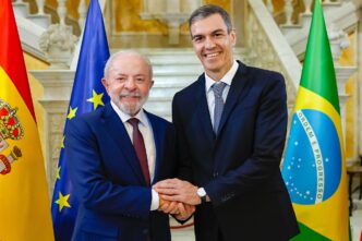 Lula e o presidente da Espanha, Pedro Sánchez, em evento oficial.