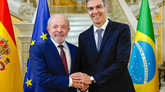 Lula e o presidente da Espanha, Pedro Sánchez, em evento oficial.