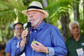 Presidente Lula durante atendimento médico em São Paulo.