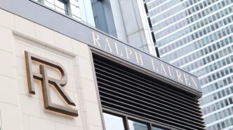 Logotipos de marcas de luxo americanas em destaque no mercado global.