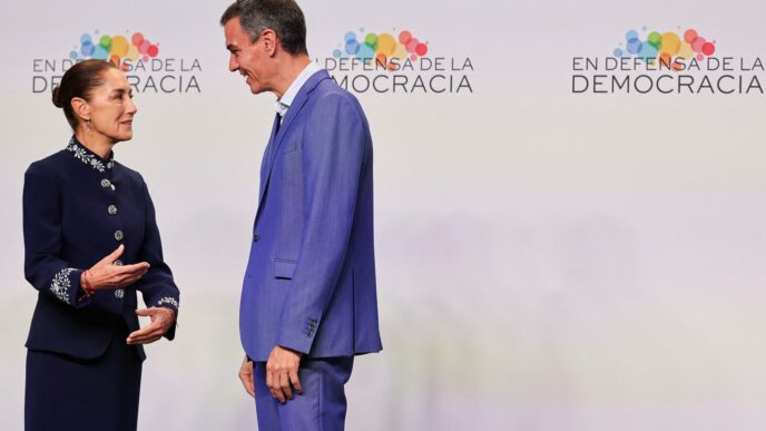 Presidente Claudia Sheinbaum e Pedro Sánchez em cúpula internacional.