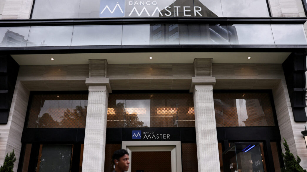 Fachada de prédio comercial em Londres representando sede de empresas.