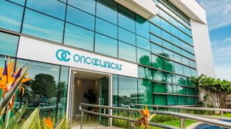 Logotipo da empresa Oncoclínicas em ambiente corporativo.