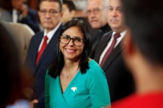 Representantes da oposição planejam missão diplomática e comercial para a Venezuela.