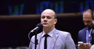 Ministro Gilmar Mendes durante sessão no Supremo Tribunal Federal.