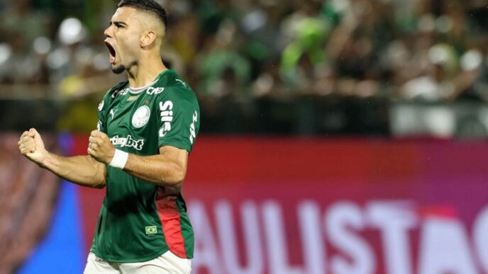 Jogadores do Palmeiras em campo durante partida do Campeonato Brasileiro.