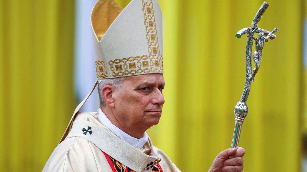 Papa Leão XIV durante celebração religiosa em Luanda, Angola.