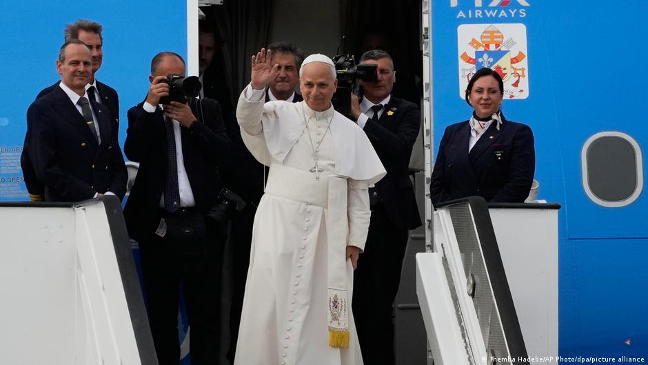 Papa Leo durante visita oficial em viagem pela África.