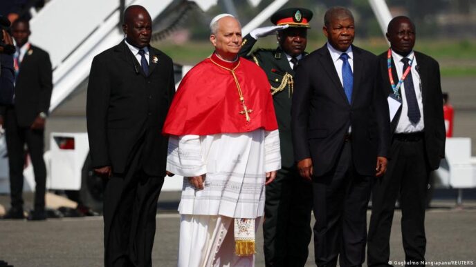 Papa Leo durante visita oficial em Angola