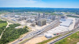 Sede da Petrobras e instalações da Braskem Idesa no México.
