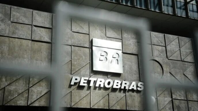 Plataforma de extração de petróleo em operação no mar.