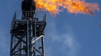 Petróleo avança e Brent se aproxima de US$ 100 com incertezas sobre conflito entre EUA e Irã em contexto de Finanças do Brasil