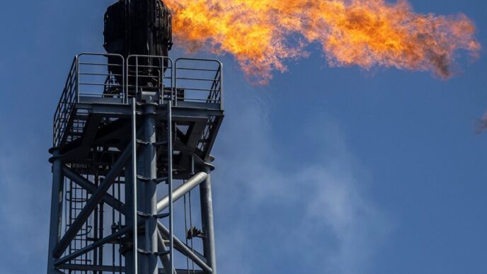 Petróleo avança e Brent se aproxima de US$ 100 com incertezas sobre conflito entre EUA e Irã em contexto de Finanças do Brasil