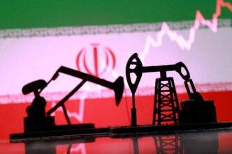 Bombas de extração de petróleo no Oriente Médio.