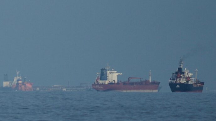 Navios-tanque aguardando trânsito no Estreito de Ormuz.