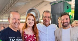 Carlos Bolsonaro em evento do Partido Liberal.