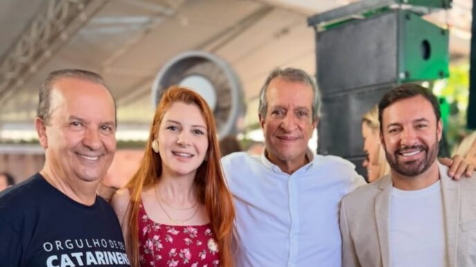 Carlos Bolsonaro em evento do Partido Liberal.