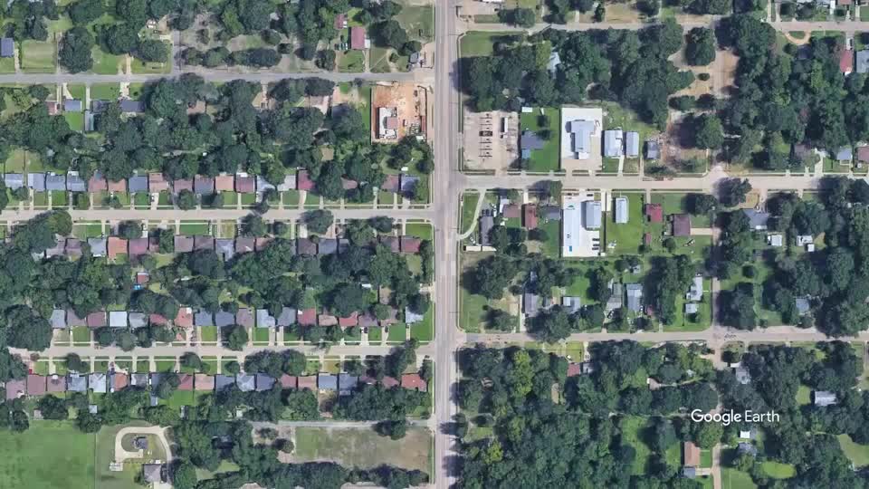 Viaturas policiais isolam área após tiroteio em Shreveport, Louisiana.