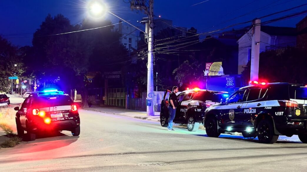 Agentes do Deic em operação contra fraude bancária em São Paulo.