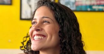 Presidente da UNE Bianca Borges comenta desafios de comunicação do governo Lula.