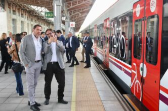 Trens de alta velocidade da Renfe em operação na Espanha.