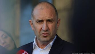 Rumen Radev durante evento político na Bulgária.