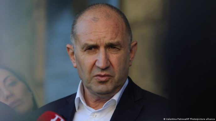 Rumen Radev durante evento político na Bulgária.
