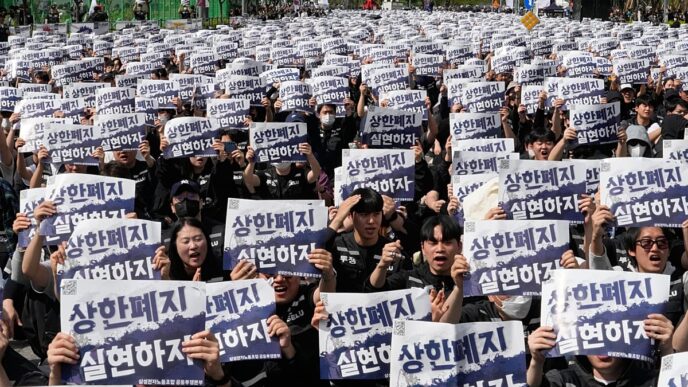Trabalhadores da Samsung protestam em complexo industrial na Coreia do Sul.