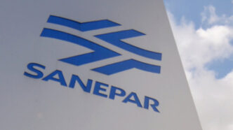 Logotipo da Sanepar e representação de indicadores financeiros.