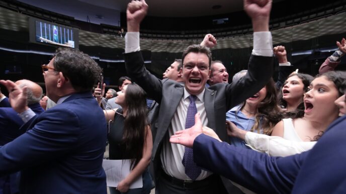 Senado aprova indicação de Odair Cunha para o Tribunal de Contas da União em contexto de Política Econômica