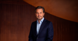 Canteiro de obras de empreendimento imobiliário no Brasil.
