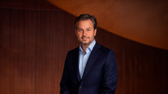 Canteiro de obras de empreendimento imobiliário no Brasil.