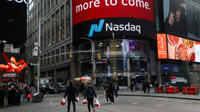 S&P 500 e Nasdaq renovam recordes em Wall Street com otimismo diplomático em contexto de Finanças do Brasil