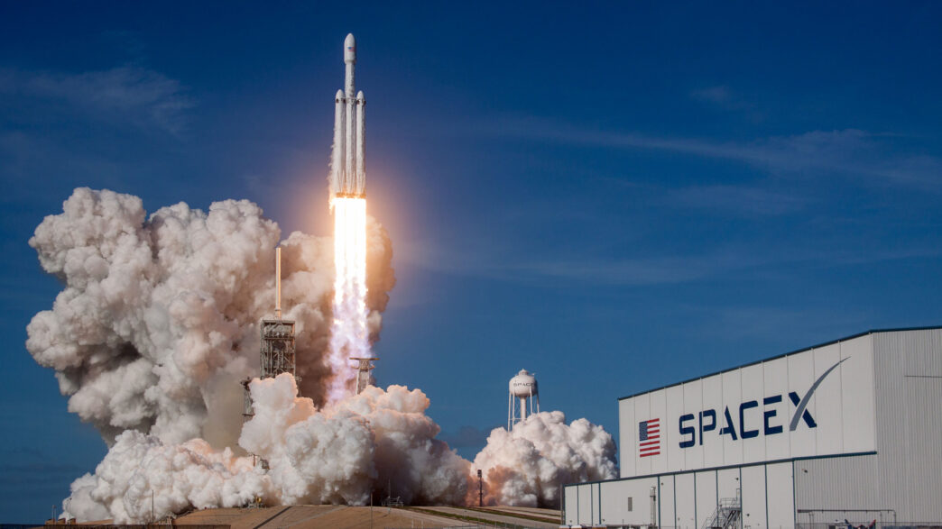 Logotipos da SpaceX e Cursor representando a parceria tecnológica.