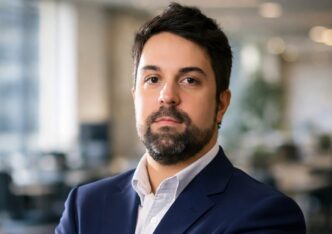 Representação visual de stablecoins e tecnologia blockchain em transações financeiras.