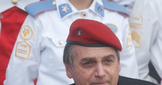 Ex-presidente Jair Bolsonaro em evento oficial das Forças Armadas.