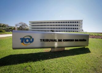 Representação visual de segurança cibernética em ambiente financeiro.