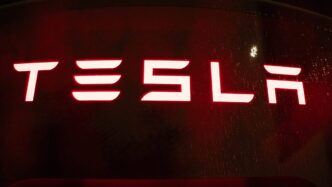 Linha de montagem da Tesla