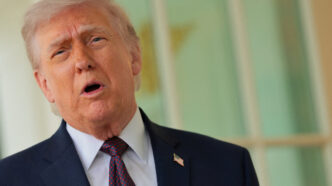 Presidente Donald Trump durante pronunciamento oficial sobre política externa.
