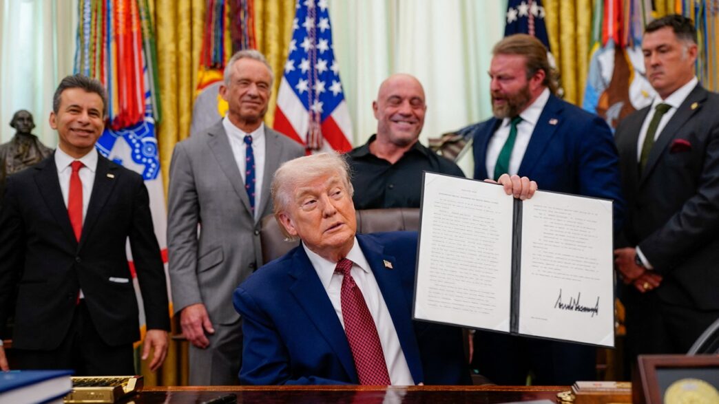 Presidente Donald Trump em cerimônia oficial sobre saúde.