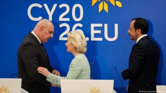 Líderes da União Europeia em cúpula no Chipre discutem segurança regional.
